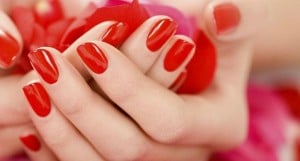 Unhas Decoradas de vermelho- Uma tendência universal