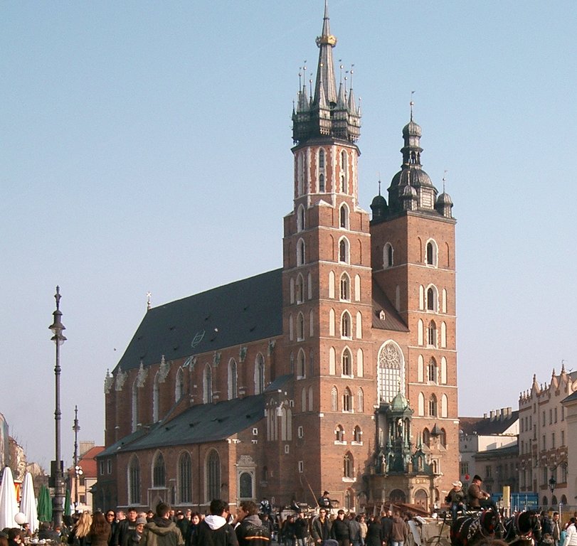 Basílica de Santa Maria, na praça Rynek Glówny, em Cracóvia