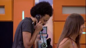 Big Fone toca e Sarah está no Paredão