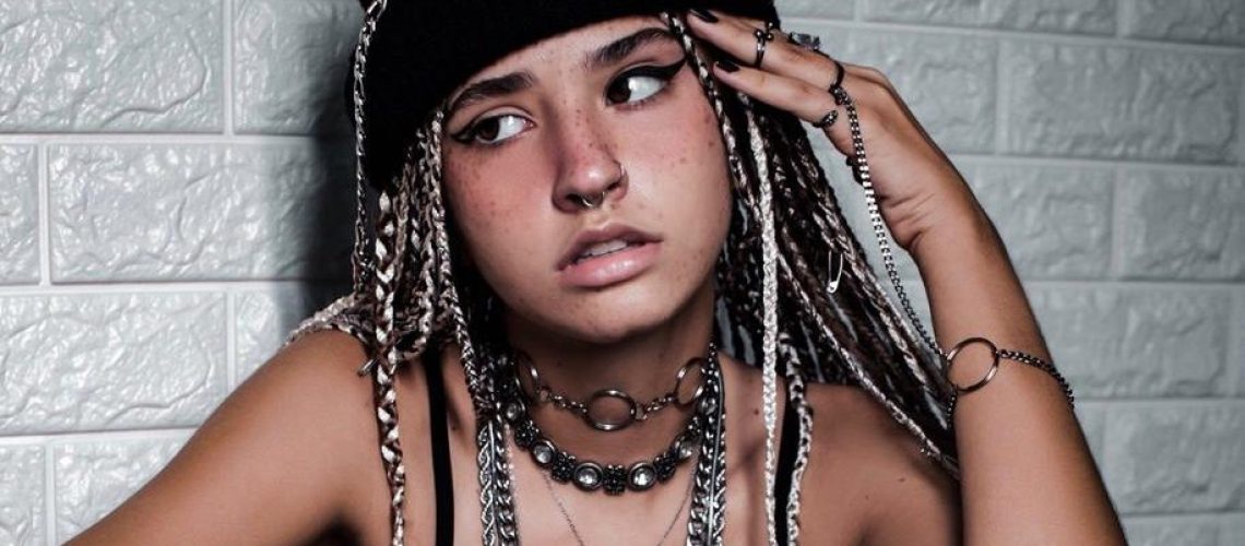 Jovem de 19 anos faz sucesso na quarentena criando filtros para rede social