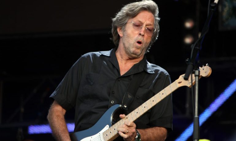 Conheça um pouco a história de vida de um dos cantores de maior sucesso Eric Clapton