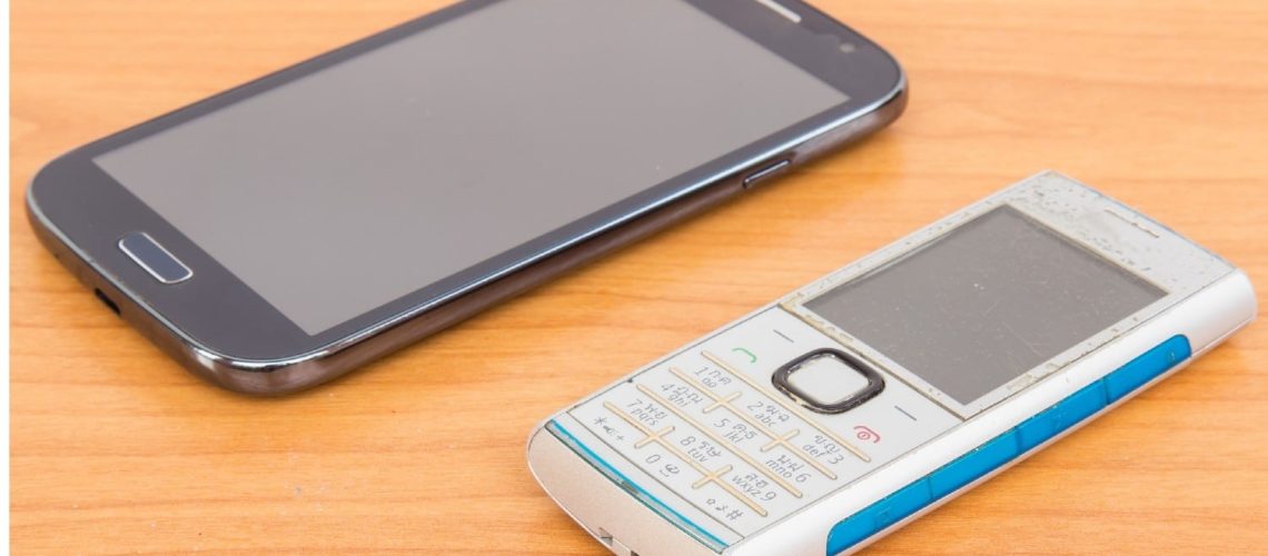 celular antigo e celular moderno