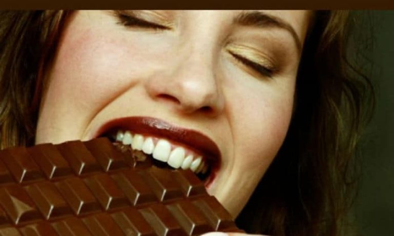 Cuidado! Chocolate encolhe as suas roupas. - frases de motivação