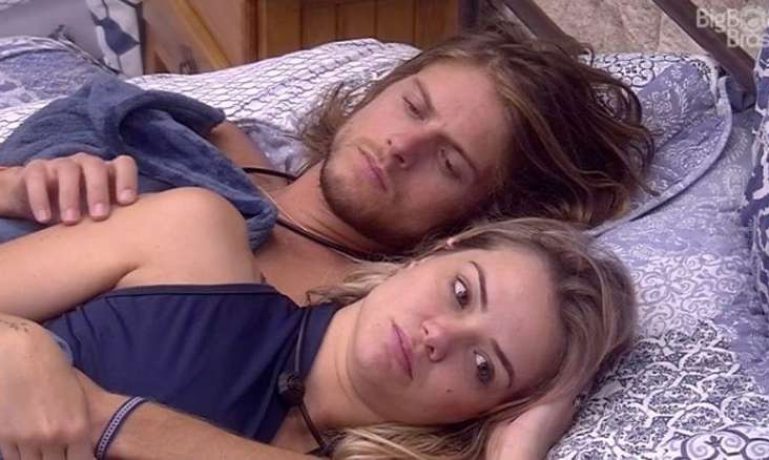 Daniel broxa na hora H com Marcela