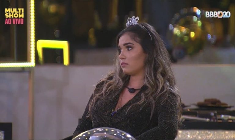 Gizelly fica triste por não acontecer Festa do Líder