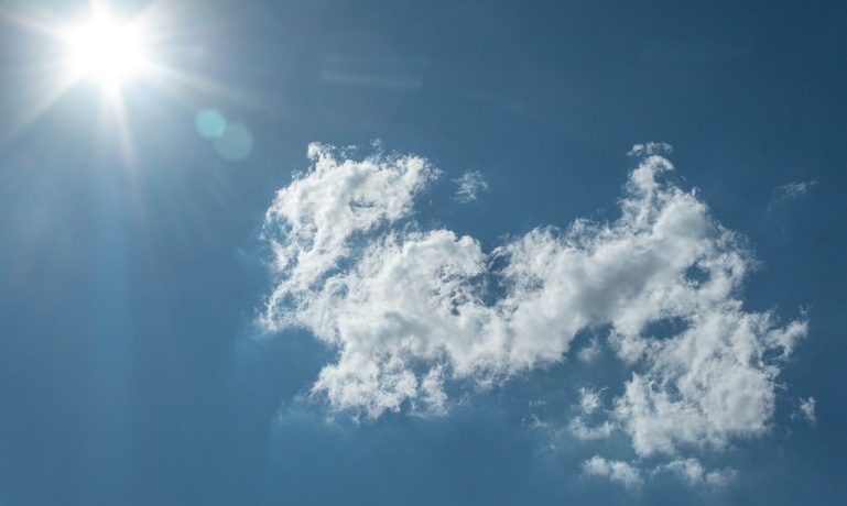 Céu azul representando a pensão por morte