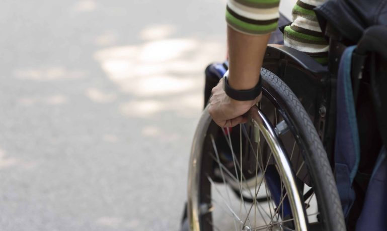 Cadeirante para solicitar a aposentadoria por invalidez.