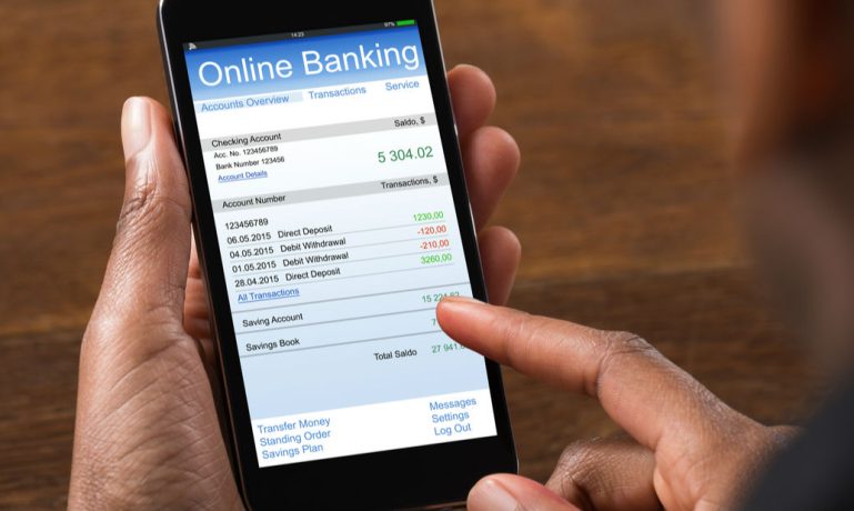Maioria dos brasileiros já usam banco pelo celular