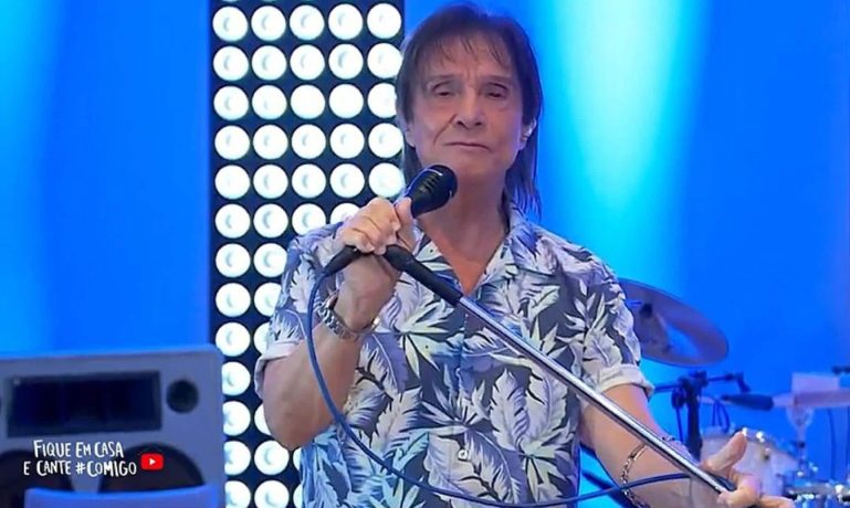 Roberto Carlos fará live no dia das mães