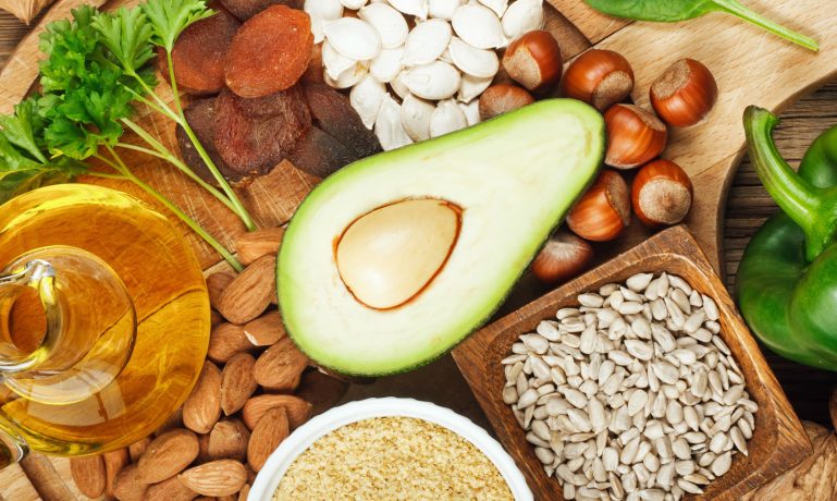 Vitamina E - frutas, legumes, mel, nozes