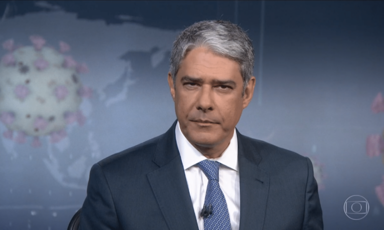 William Bonner se emociona ao final do Jornal Nacional