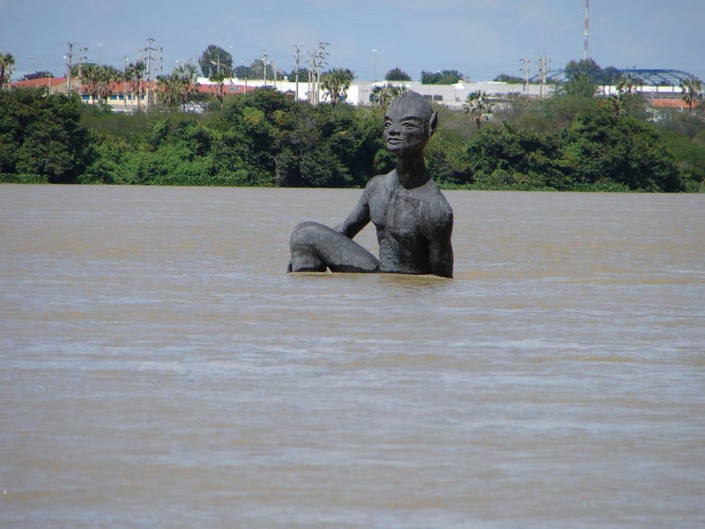 Estátua Nego D’água