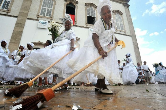 Festas religiosas - lavagem da escada do Bonfim - Salvador