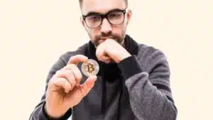homem segurança moeda de Bitcoin