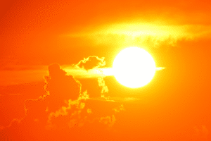 Imagem de um sol representando se vai ter horário de verão em 2025