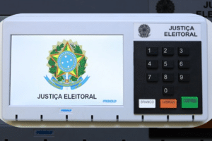 Imagem de uma urna eletrônica que representa que ⁠Idosos que votarem podem ter benefício