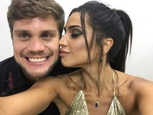 Paula posta foto de Breno pelado no banho