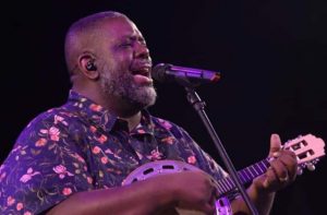 Péricles tocará clássicos do pagode em live amanhã