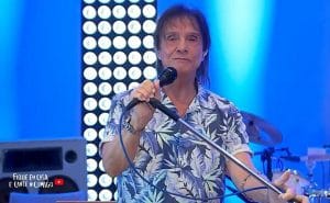 Roberto Carlos fará live no dia das mães